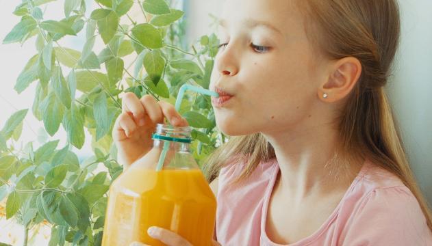 8 alimenti da non dare mai ai tuoi figli