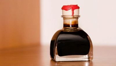 Come fare in casa l'aceto di vino (per condire e per pulire)