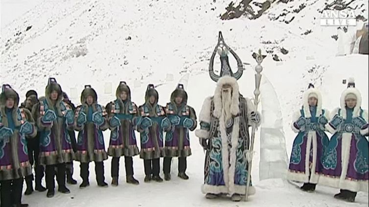 Ecco Nonno Gelo, il Babbo Natale siberiano