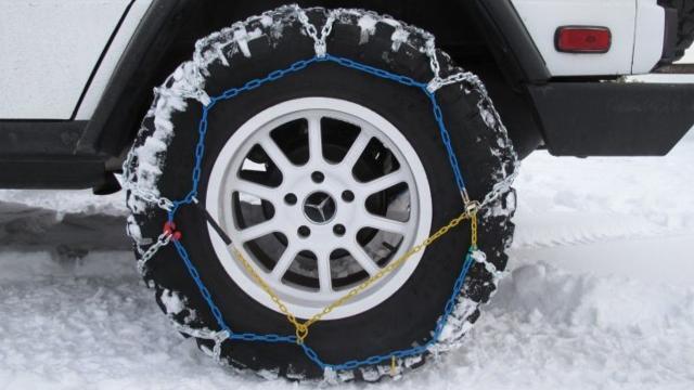 Manutenzione auto: come si montano le catene da neve
