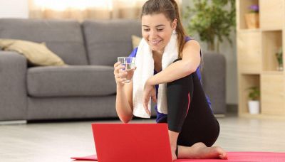 Questo esercizi da fare a letto faranno miracoli per le vostre gambe