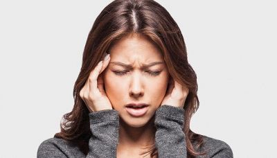 Gli oli essenziali che aiutano a combattere il mal di testa