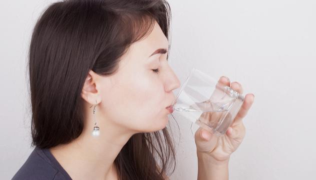Bevete un bicchiere d'acqua calda: il risultato vi sorprenderà