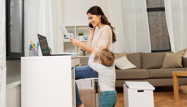 Per il bene ai vostri figli smettete di controllare il cellulare