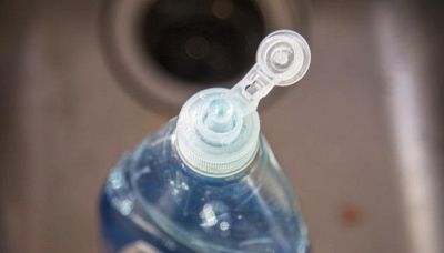 6 usi alternativi del sapone per piatti che non conoscevi