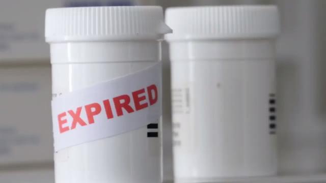 15 cose che non sapevi avessero una data di scadenza (e che dovresti buttare al più presto)