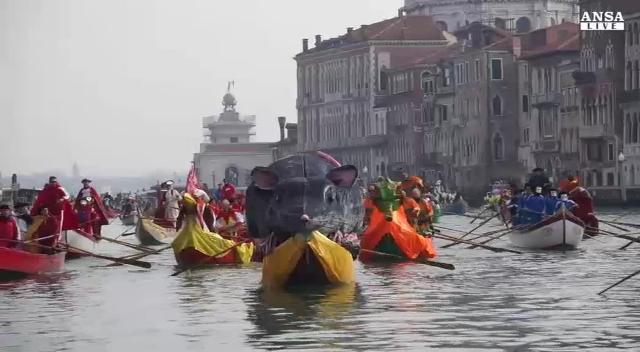 La pantegana gigante apre il Carnevale di Venezia
