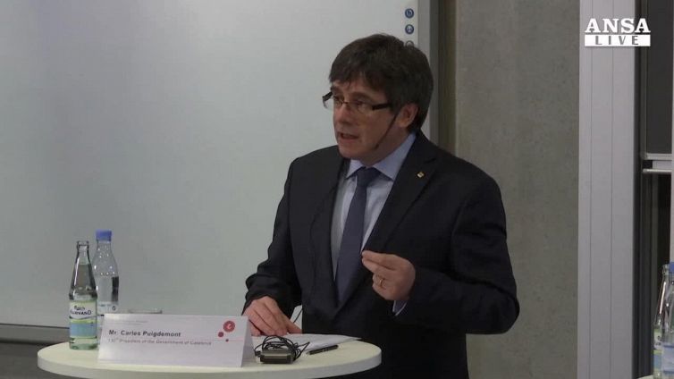 Catalogna: Torrent, Puigdemont ha diritto a immunita'