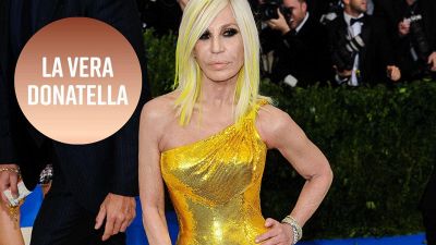 Donatella Versace dà lezioni di pronuncia a Vogue