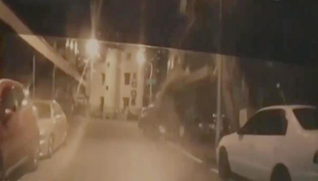 Terremoto a Taiwan: il palazzo si 'inginocchia' davanti all'auto