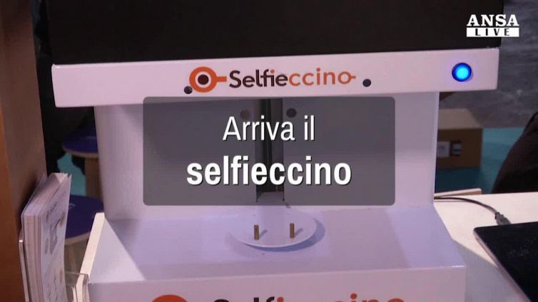 Arriva il selfieccino
