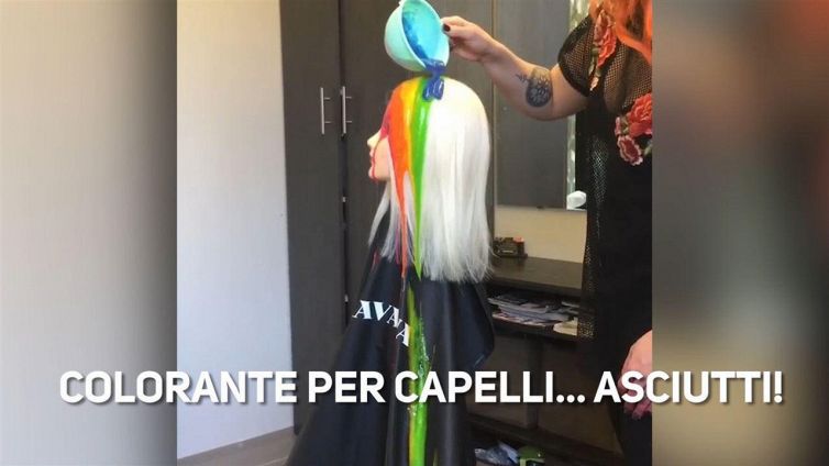 Coi capelli asciutti, buttaci sopra un po' di colore...