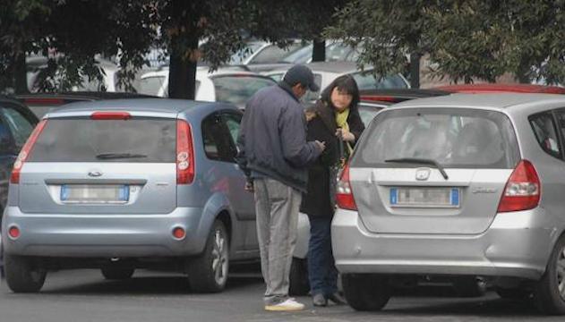 Parcheggiatori abusivi: come comportarsi?