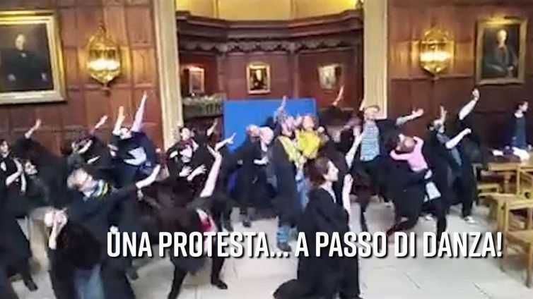 A Cambridge si protesta... ballando!