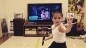 L'imitazione è impressionante: il piccolo Bruce Lee conquista il web