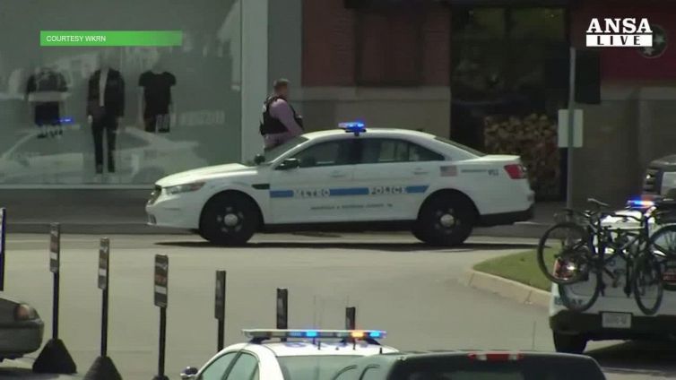 Paura a Nashville per sparatoria in centro commerciale