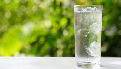 L’acqua ghiacciata fa male: 8 motivi per smettere di berla
