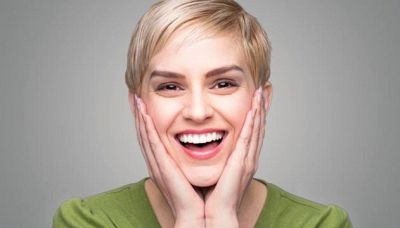 Effetto corto senza tagliare i capelli. Ecco il segreto