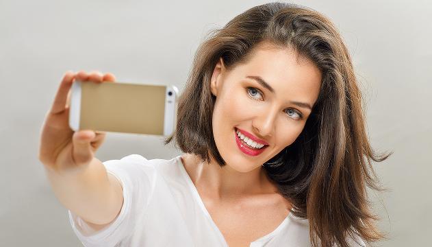 Ecco cosa succede (di strano) al nostro cervello quando scattiamo una foto