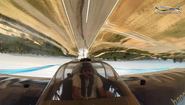 La manovra dell'aereo è da brividi