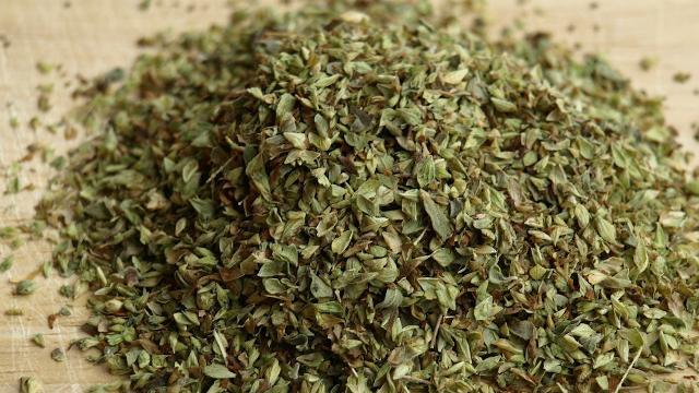 I benefici del tè all'origano