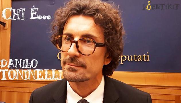 Chi è Danilo Toninelli: protagonisti allo specchio