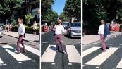 Paul McCartney attraversa (di nuovo) Abbey Road dopo 49 anni