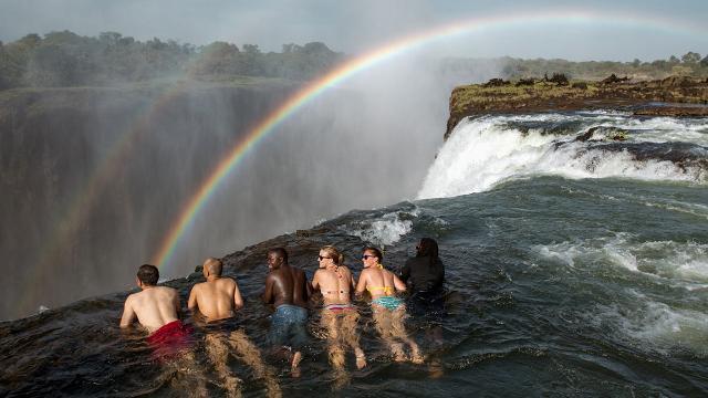 Devil's Pool: l'esperienza unica di tuffarsi da una cascata