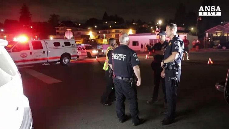 Ruba un aereo di linea a Seattle, poi si schianta