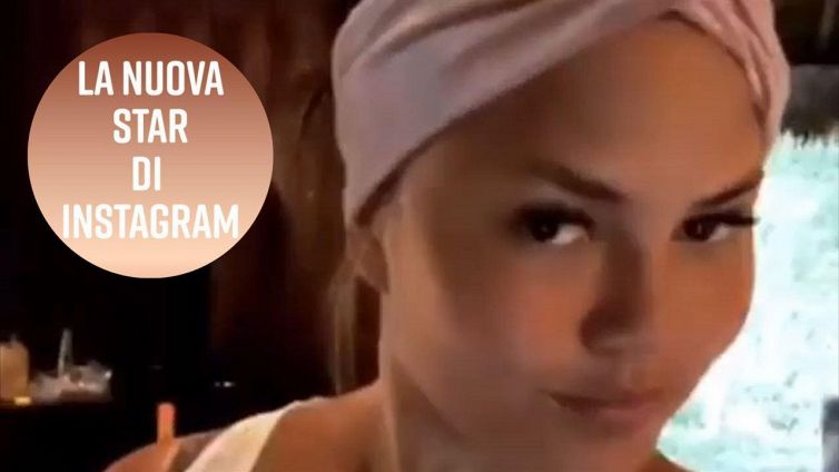 C'è una nuova star di Instagram ed è... una fascia per capelli!