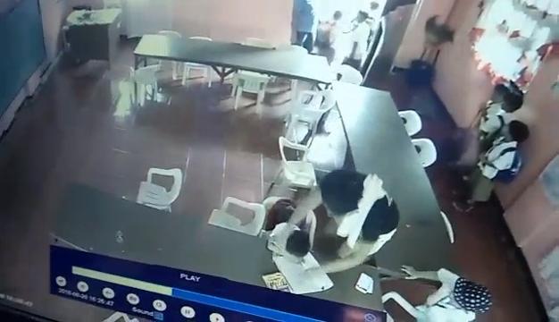 Il rientro a scuola è traumatico per tutti: guardate questo povero bambino