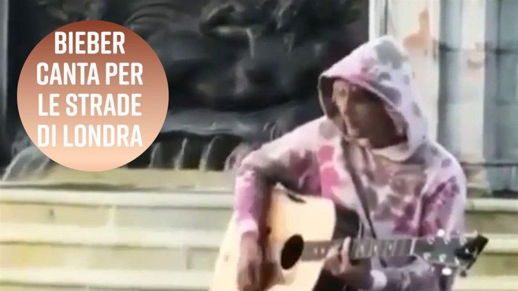 Ma è proprio lui? A Londra Bieber ha fatto la serenata a Hailey