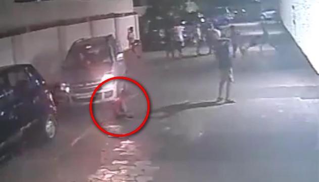 Bimbo investito dall'auto: salvo per miracolo