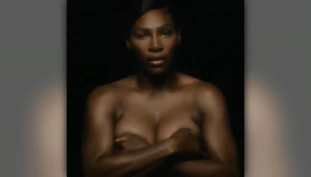 Serena Williams canta in topless contro il cancro
