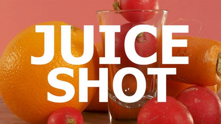 Shot di verdura e chaser di frutta: ravanelli e frutti di bosco