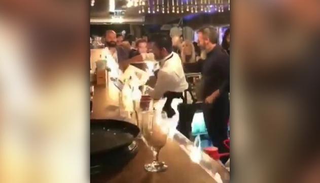 Il cuoco sbaglia tutto, clienti 'in fiamme'