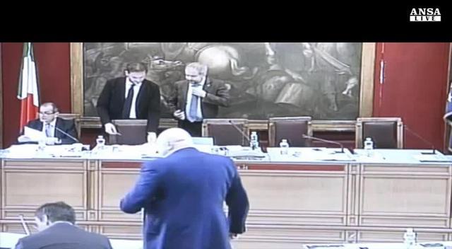 Battibecco Tria-Brunetta, e Borghi spegne il microfono