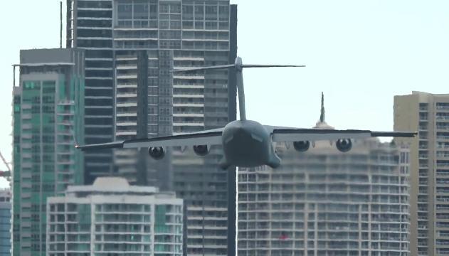 Aereo tra i grattacieli: paura di un nuovo '11 settembre'