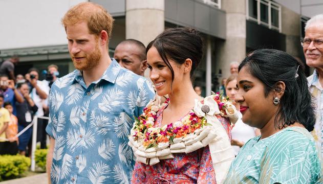 Meghan elegantissima all'University of the South Pacific