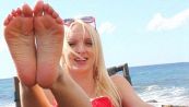 Chi è Roxy Sykes, l'instagrammer che guadagna 100mila sterline l’anno vendendo i suoi calzini usati