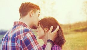 Il vero significato del bacio in fronte