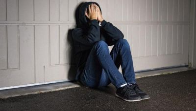 Come capire se tuo figlio ha comportamenti autolesionistici