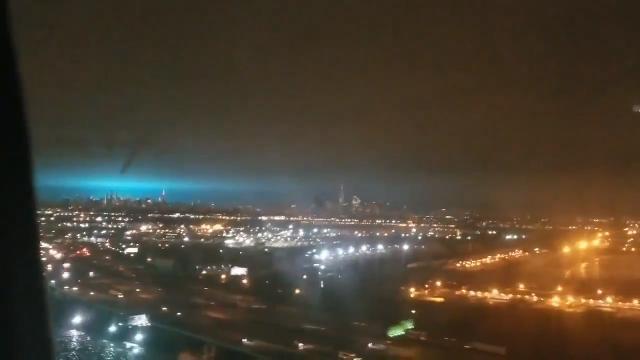 Misteriosa luce aliena nei cieli di New York