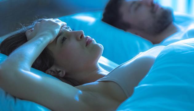 Perché il tuo partner non ti fa dormire bene