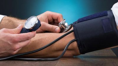 Ipertensione giovanile: sintomi, rischi e rimedi