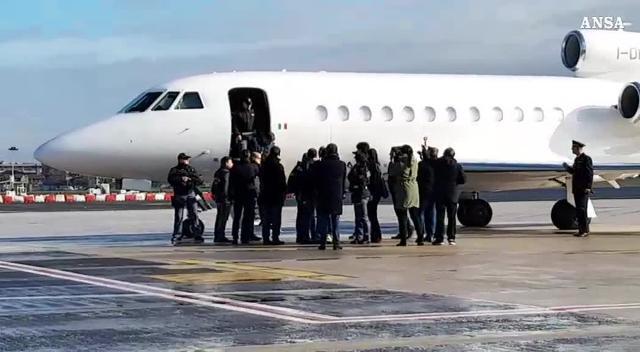 Falcon con Battisti atterrato a Ciampino