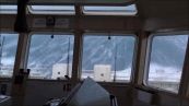 Onde da paura: la nave in balia della tempesta