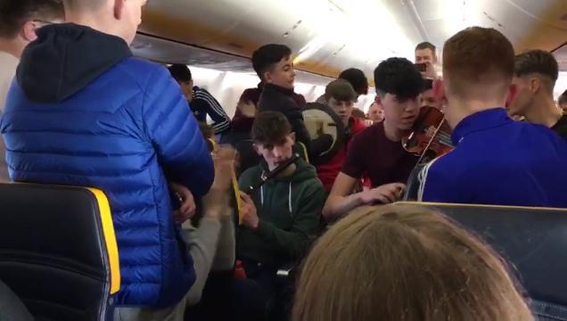 Musica irlandese a sorpresa su un volo Ryanair