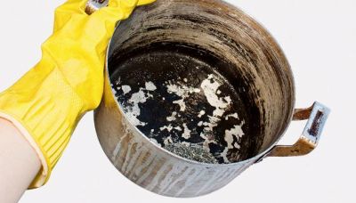 Come pulire pentole e padelle bruciacchiate