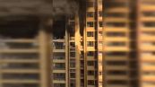 Incendio nel grattacielo: la fuga dal fuoco è da brividi
